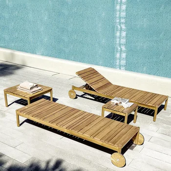 Скандинавское кресло для отдыха у бассейна отеля из тикового дерева во дворе виллы, балкон, пляжное кресло для отдыха из массива дерева